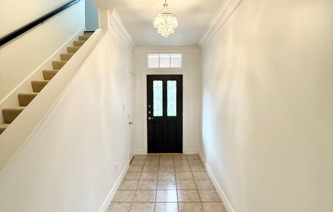 Spacious Museum District 3-Story 2/2.5/2 Townhome !