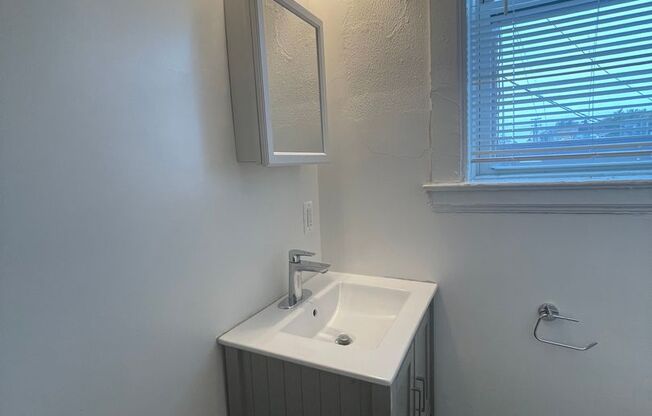 3 beds, 1 bath, 764 sqft, $1,795, Unit 6