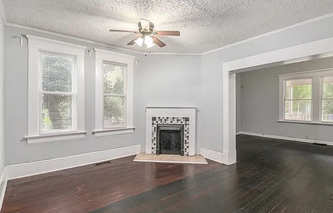 Spacious 3bd/2ba in Capitol View w/ Huge Fenced-In Backyard!