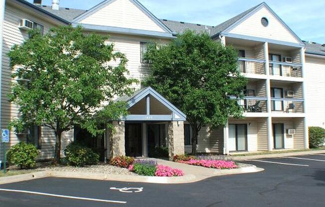 2 beds, 2 baths, 940 sqft, $1,450, Unit 1611108su
