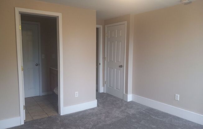 2 beds, 1.5 baths, $1,295