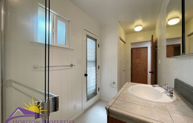 3 beds, 2 baths, $2,895