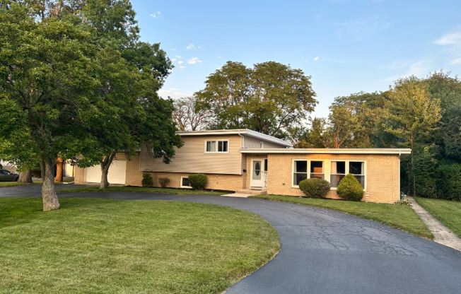 104 GRAYMOOR LN