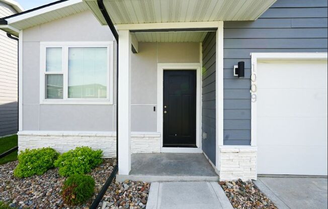 Stunning 3-Bed, 2.5-Bath Ranch with Finished Basement in Grimes!