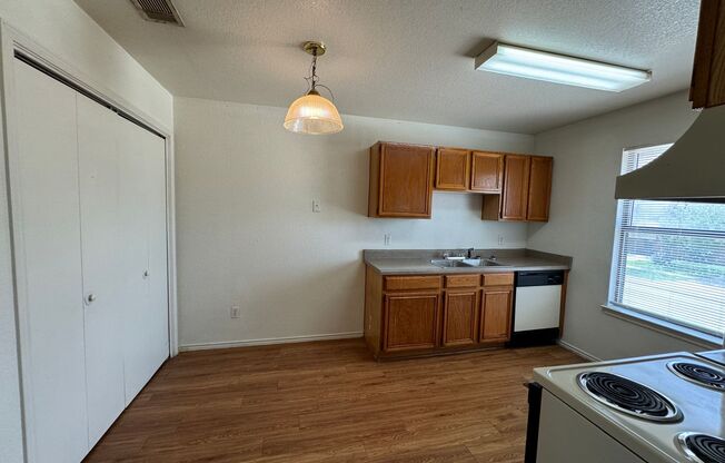 2 beds, 1 bath, $650