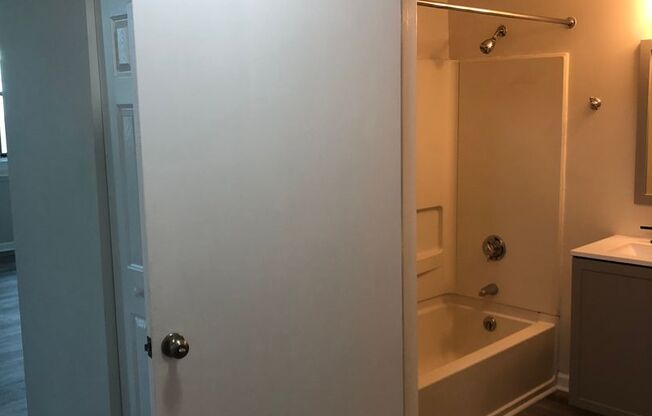 Studio, 1 bath, $1,150, Unit Unit 210