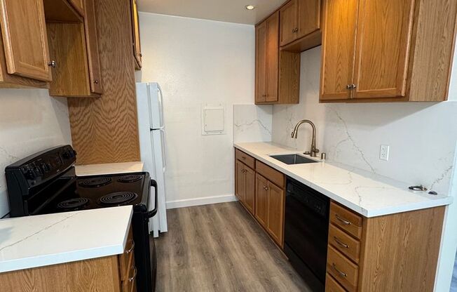 1 Bedroom Seaside Condo with Balcony !!! - $2,595