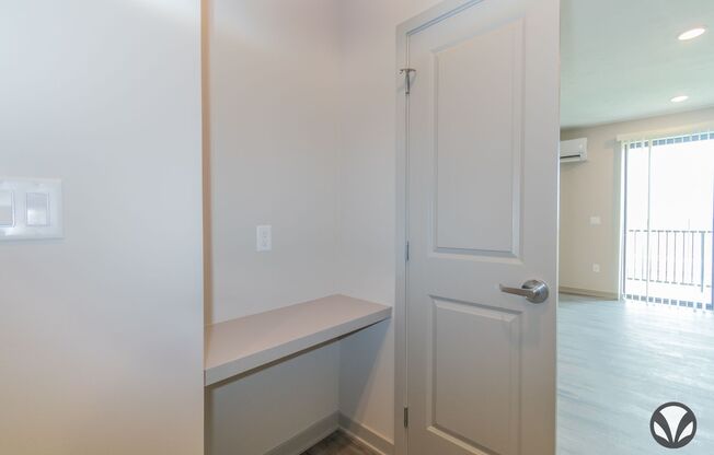 1 bed, 1 bath, 575 sqft, $1,095, Unit YH-4040