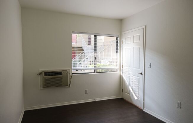 2 beds, 1 bath, 550 sqft, $2,295, Unit 1129-4