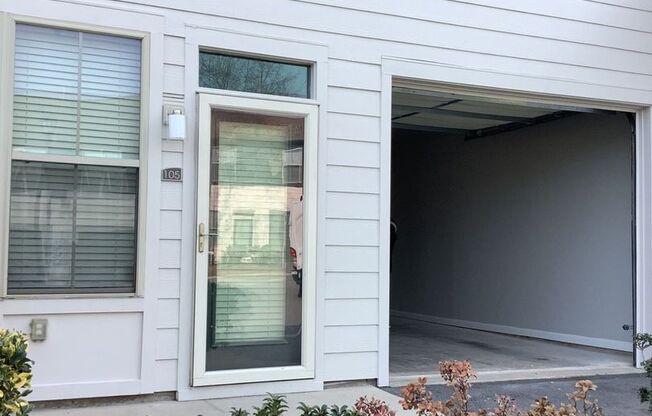 3 beds, 2.5 baths, 1,404 sqft, $5,940, Unit 1430-105