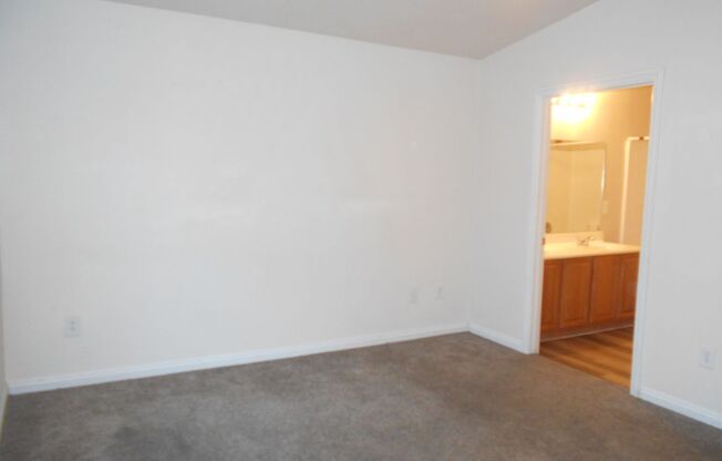 2 beds, 2 baths, $1,800