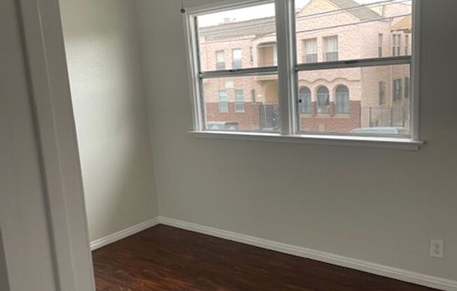 2 beds, 1 bath, 800 sqft, $2,495