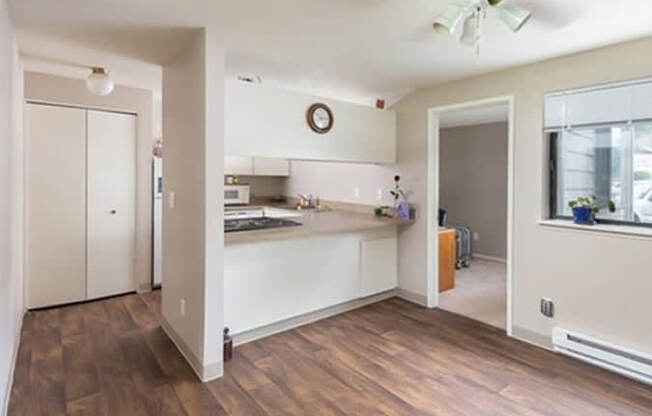 Woodview Village | Dining Area