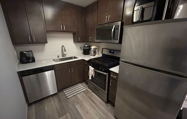 2 beds, 1 bath, $1,395, Unit 122