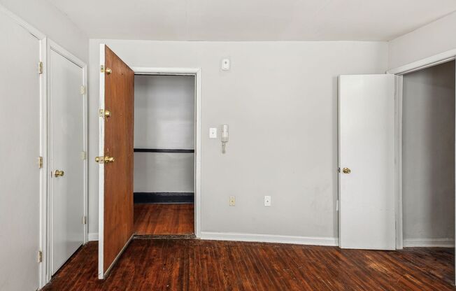 Studio, 1 bath, 280 sqft, $890, Unit A24