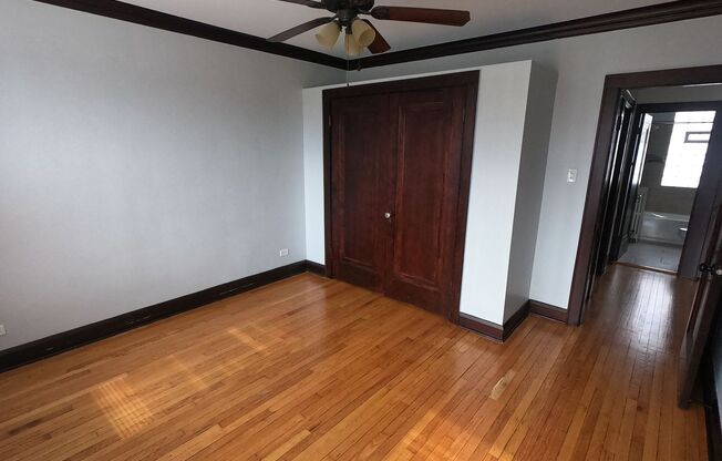 4952-56 W Roscoe Street
