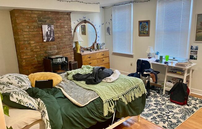 Spacious 4 Bedroom  in Slopes w/ Laundry & Central Air