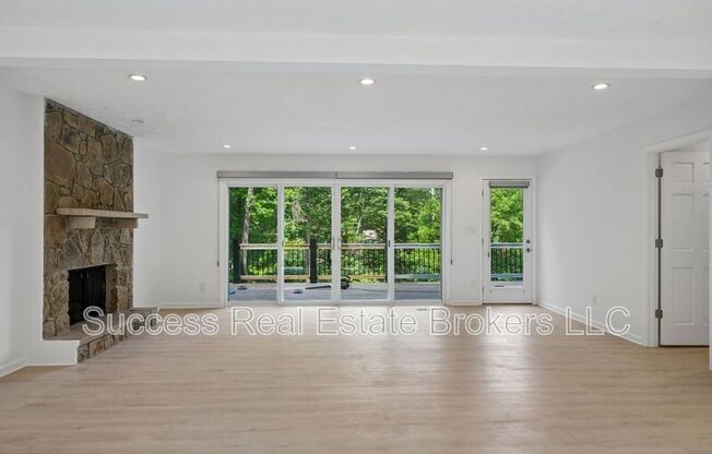 5132 WILLOW PT PKWY