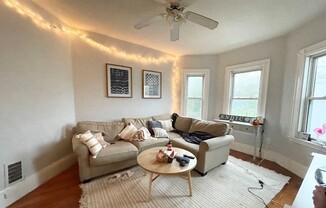 3 beds, 1 bath, $3,550, Unit 3