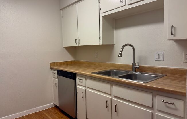 Duplex Blocks from Downtown and Town Lake