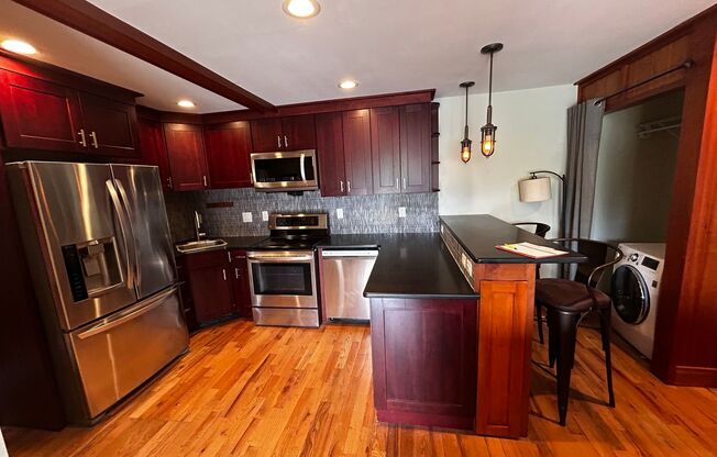 1 bed, 1 bath, 500 sqft, $2,300, Unit 30