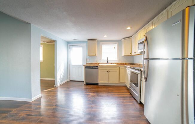 2 beds, 1 bath, $1,050