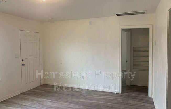 3 beds, 1 bath, 1,236 sqft, $995