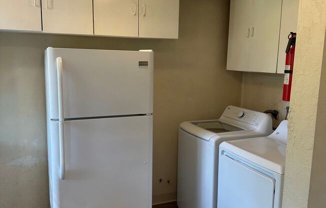 Nice 6 bed/2baths-2 kitchens and 2 set washer/dryer house for rent.