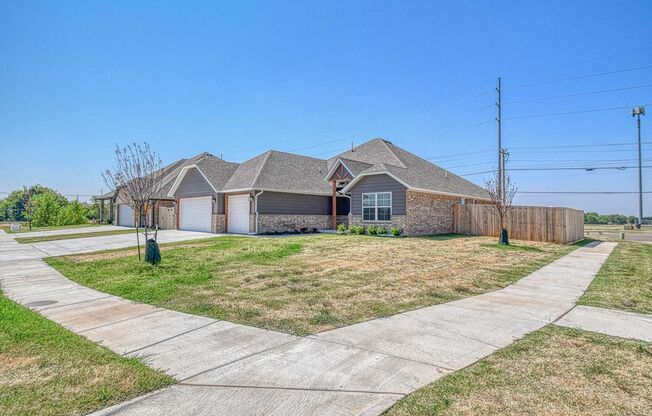 Beautiful Home in Summit Lakes!