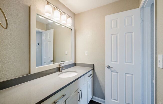 1 bed, 1 bath, 705 sqft, $1,375, Unit 2032