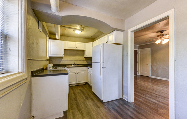 Studio, 1 bath, $1,175
