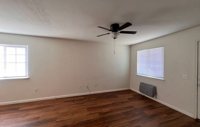 1 bed, 1 bath, 600 sqft, $1,095, Unit 475 E Cedar St - #04