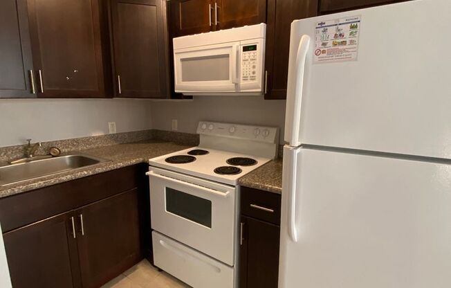 2 beds, 1 bath, 634 sqft, $1,750, Unit 330-07
