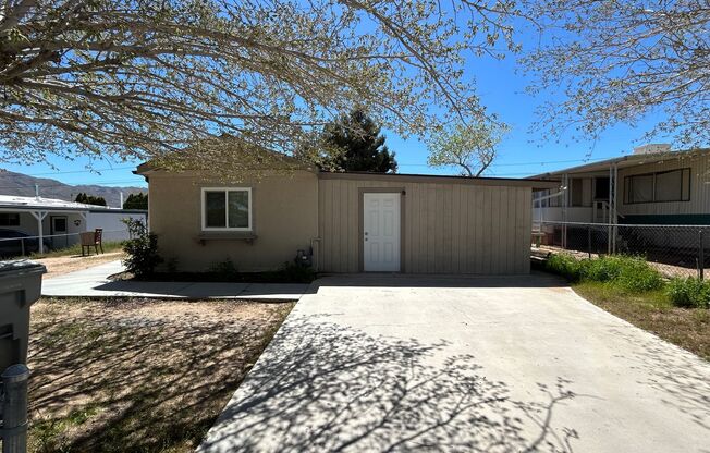 "Spacious 5-Bedroom Haven with Dual Kitchens in Hesperia!"