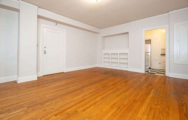 1 bed, 1 bath, 550 sqft, $1,300, Unit 405