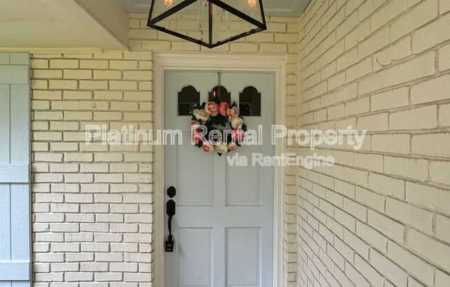 381 LYNNE CIR