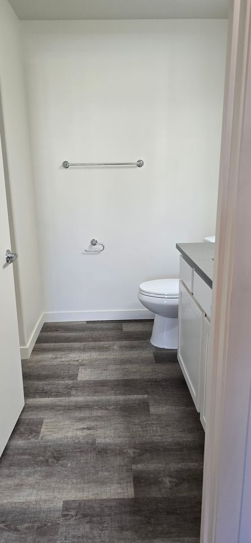 3 beds, 2 baths, 1,075 sqft, $2,050, Unit 213