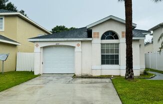 Charming 3 bedroom, 2 Bathroom Home in Kissimmee!!