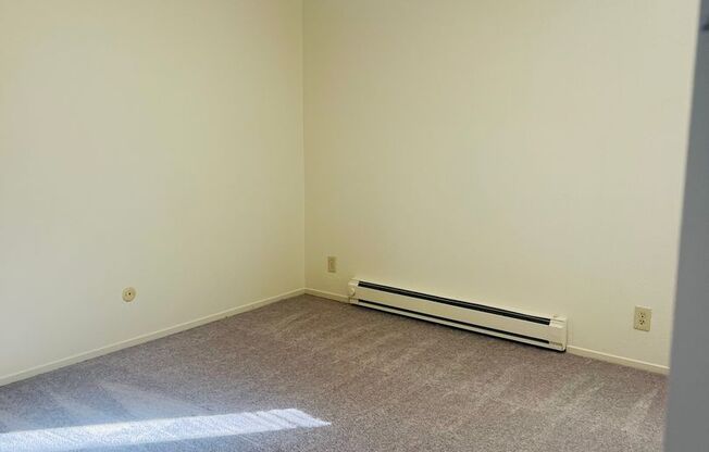 2 beds, 1 bath, $3,000, Unit Unit 133