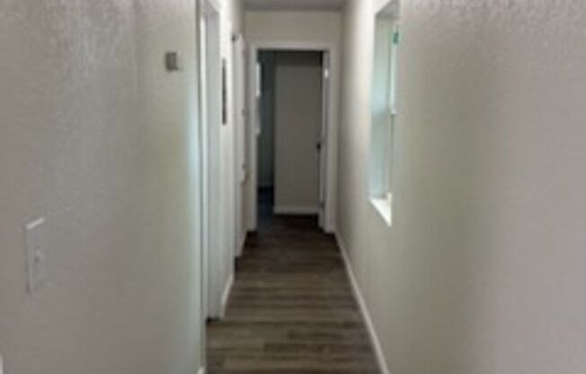 Beautiful newly remodeled 2/1 apartment!