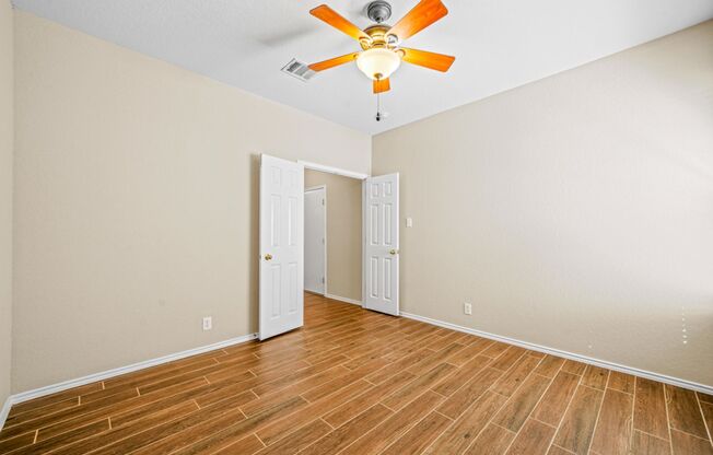 3 beds, 2.5 baths, $2,100, Unit 1