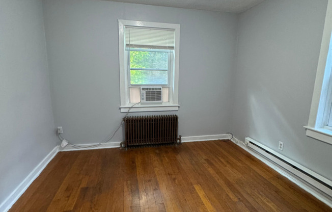 1 bed, 1 bath, $1,100, Unit 4110 Audrey Ave - Unit 2