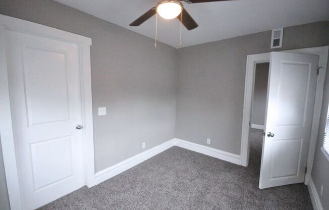 2 beds, 1 bath, $1,125, Unit 126 1/2 6