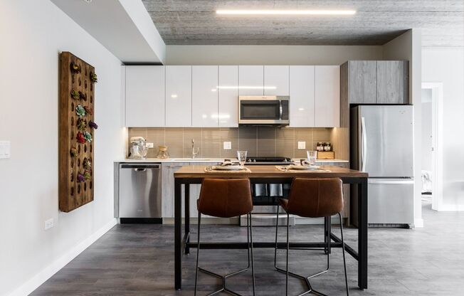 1 bed, 1 bath, 684 sqft, $2,900, Unit 403