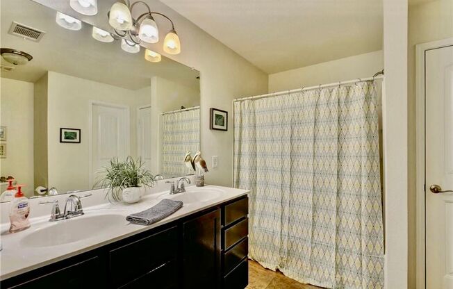 1054 Dorn, Kyle, Texas 78640