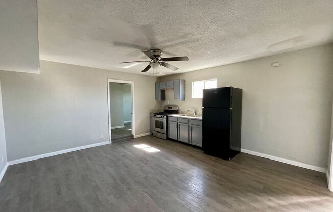 2 beds, 1 bath, 900 sqft, $1,000