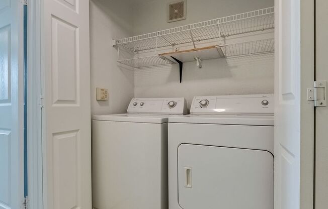 2 beds, 1 bath, $1,750, Unit # 2093