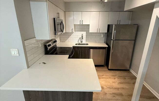 2 beds, 1.5 baths, $2,500, Unit 107