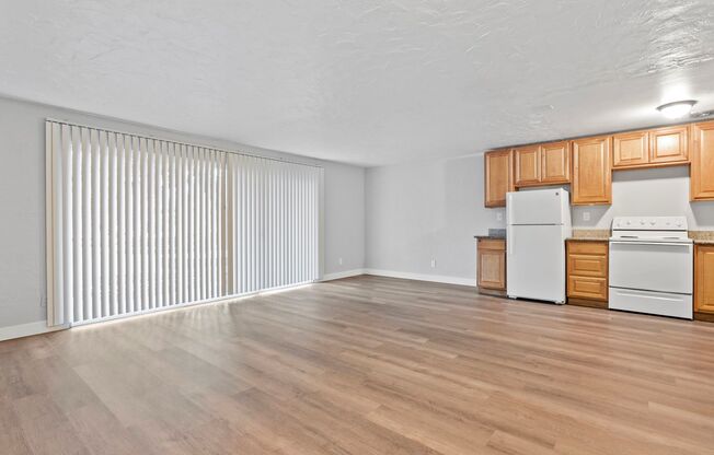 2 beds, 1 bath, 900 sqft, $1,495, Unit 112