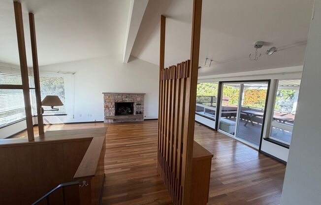 Top Floor Unit in Tastefully Updated Home!